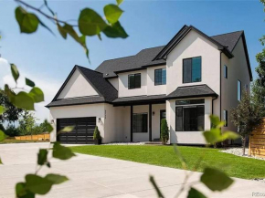 New! Pure Luxury W Private Pool/Spa & Game Center!